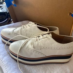 Steve Madden platform wingtip shoes